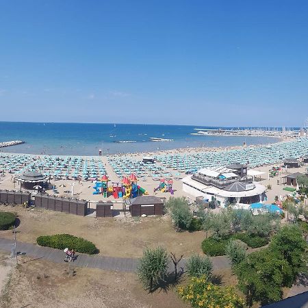 Ferienwohnung La Casa Di Clara Ombrellone Con 2 Lettini Al Lido San Giuliano Gratis E Parcheggio Privato Gratis Rimini Exterior foto